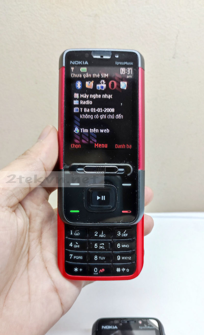 Các phím tắt nghe nhạc của Nokia 5610 được thiết kế ngay phía dưới màn hình