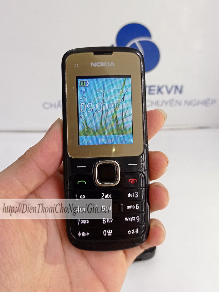 Điện thoại Nokia C2-00 có thiết kế truyền thống