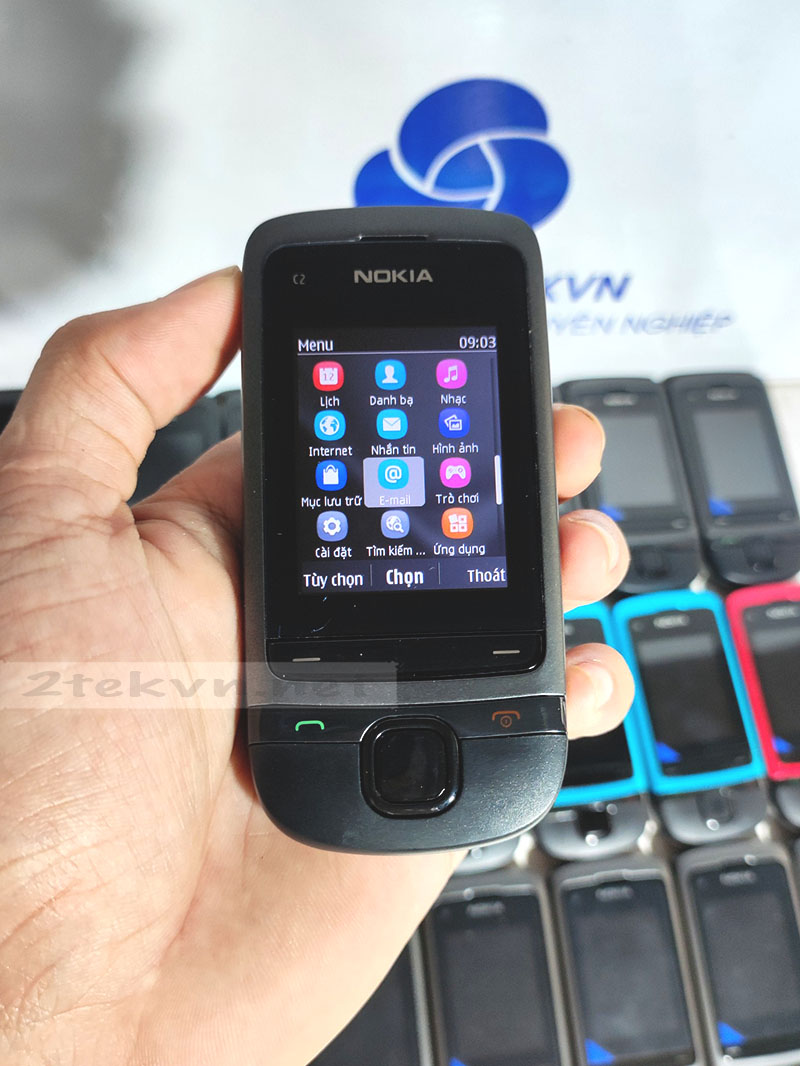 Nokia C2-05 sử dung dụng màn hình màu 2.0 inch